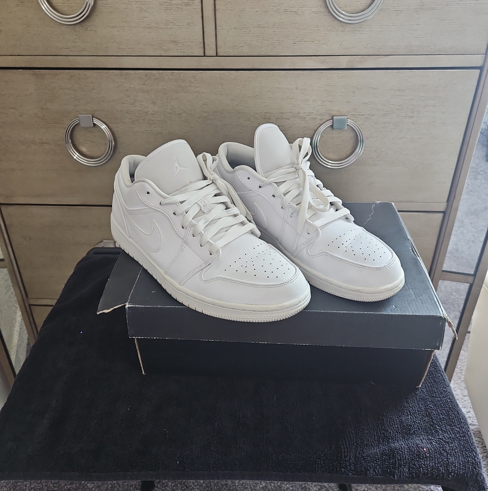 Jordan Low Top Sneakers - White
